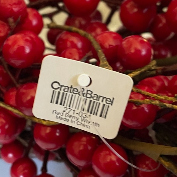 Crate and Barrel Red Berry Wreath 30" NWT - Picture 6 of 7
